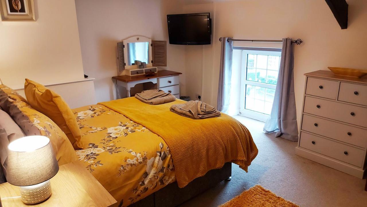 The Cock Hotel Bronllys ภายนอก รูปภาพ